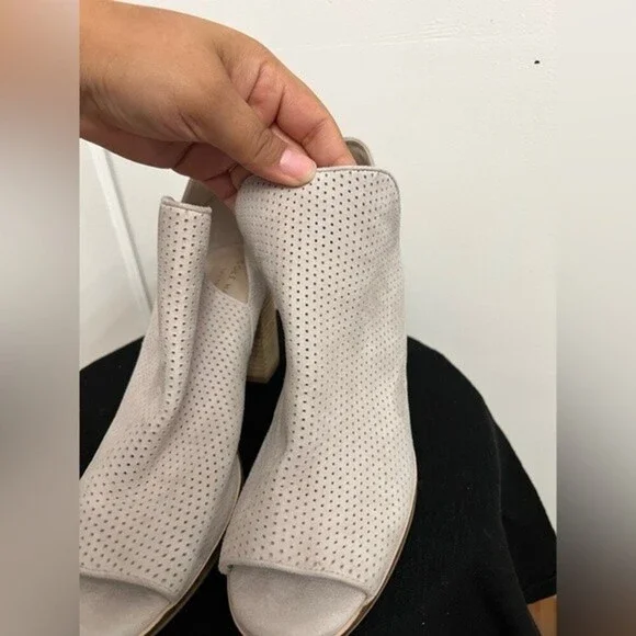 NWOT Cole Hann Shiloh Ankle Booties - Picture 5 of 7